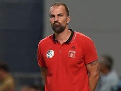 Tim Jeblok, Pelatih Ini Minta Pemain Kurangi Shopping dengan Istri