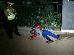 Pria Tergeletak di Jalan Tendean Jakarta Selatan