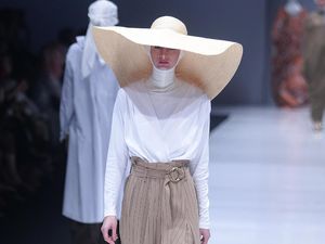 Foto: 12 Koleksi Terbaru Busana Muslim Norma Hauri di JFW 2018 Foto: 12 Koleksi Terbaru Busana Muslim Norma Hauri di JFW 2018