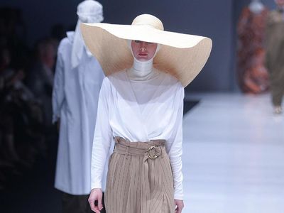 Foto: 12 Koleksi Terbaru Busana Muslim Norma Hauri di JFW 2018