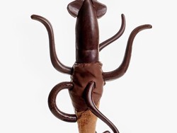 Uniknya Es Krim Cone dengan Hiasan Bentuk Cumi-cumi!