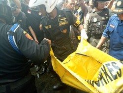 Satu Korban Meninggal Kebakaran di Jambangan Dievakuasi
