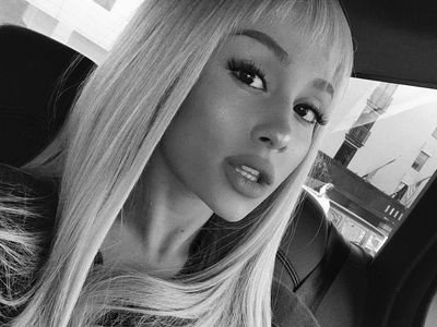 Foto: Gaya Baru Ariana Grande, Berponi dan Tak Lagi Dikuncir