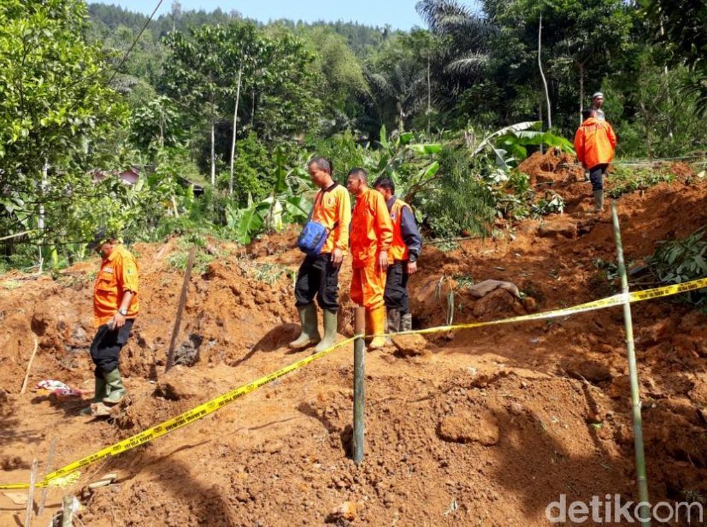 Begini Kondisi Longsor di Rancabali yang Tewaskan Satu Keluarga Begini Kondisi Longsor di Rancabali yang Tewaskan Satu Keluarga