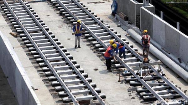 Foto: Pemasangan Rel MRT Terus Dikebut