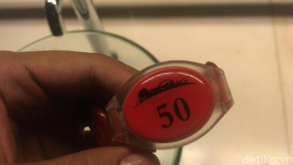 Foto: Gelang dan Loker di Griya Pijat Alexis yang Izinnya Disetop