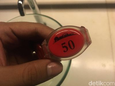 Foto: Gelang dan Loker di Griya Pijat Alexis yang Izinnya Disetop
