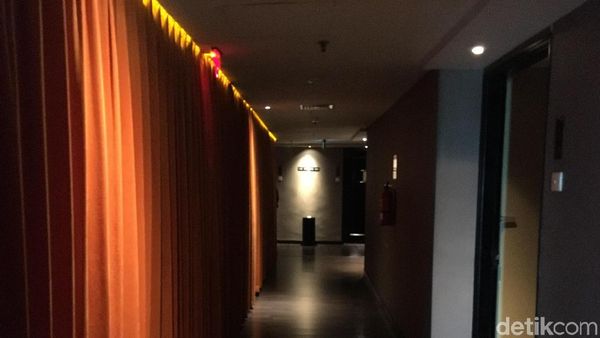 Foto: Pojok Temaram di Lantai 7 Hotel Alexis