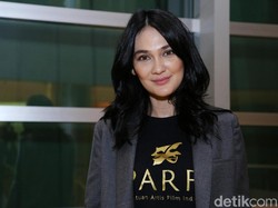 Luna Maya Suka Mobil Gede Bukan Sedan