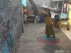 Keren! Lukisan 3D di Gang ala Buruh Karawang Keren! Lukisan 3D di Gang ala Buruh Karawang