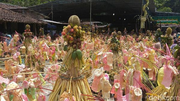 Foto: Gunungan dan Ritual Berumur Ratusan Tahun di Purworejo