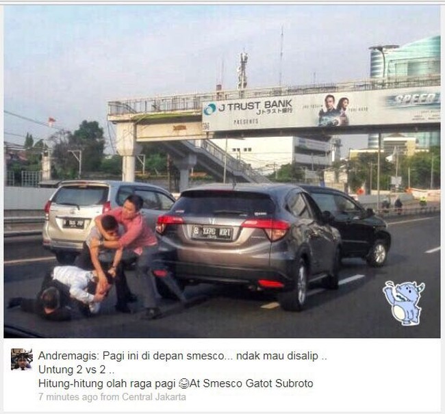 Tak Terima Disalip, Pengendara Adu Jotos di Tol Dalam Kota Jakarta Tak Terima Disalip, Pengendara Adu Jotos di Tol Dalam Kota Jakarta