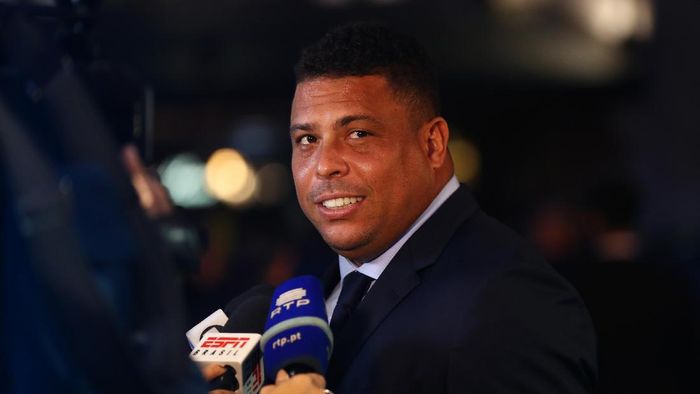 Ronaldo LONDON, ENGLAND - OCTOBER 23: Ronaldo Luis Nazario de Lima arrives for The Best FIFA Football Awards - Green Carpet Arrivals on October 23, 2017 in London, England. (Photo by Michael Steele/Getty Images)