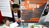 Penjual SIM Card Pajang Cara Registrasi Kartu Prabayar