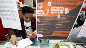 Penjual SIM Card Pajang Cara Registrasi Kartu Prabayar