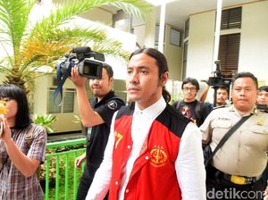 Sidang Tuntutan Ello Ditunda hingga Januari Sidang Tuntutan Ello Ditunda hingga Januari