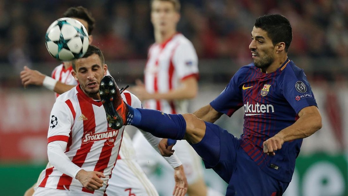Luis Suarez tak mampu mencetak gol ke gawang Olympiakos (Alkis Konstantinidis/Reuters)
