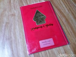 Unboxing Undangan Pernikahan Kahiyang di Solo, Apa Saja Isinya? Unboxing Undangan Pernikahan Kahiyang di Solo, Apa Saja Isinya?