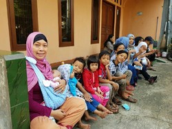 Cerita Unik Keluarga dengan 10 Anak