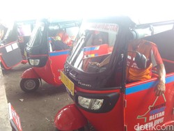 Lebih Praktis dan Murah, Warga Blitar Akrab dengan Bajaj Angling