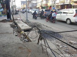 Kabel Semrawut Penuhi Jalan Soehat Malang, Milik Siapa?