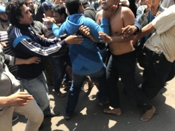 Demo Tolak Transportasi Online di Makassar Ricuh