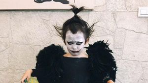 Masih Ingat Bocah Hantu yang Bikin Nangis Temannya? Ini Kostumnya Sekarang