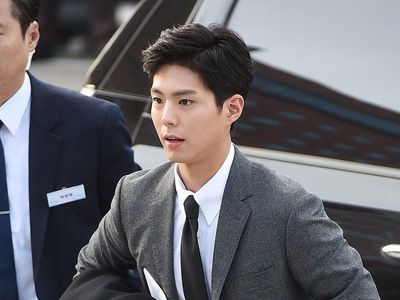 Pesona Park Bo Gum yang Curi Perhatian di Pernikahan Song Joong Ki