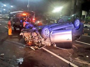 Mobil Terbalik di KM 9,7 Tol Semanggi Arah Pluit