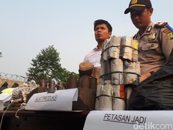 Polres Tangsel Musnahkan Puluhan Karung Petasan Senilai Rp 70 Juta