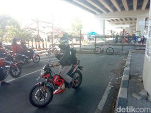 Jalan di Bawah Flyover Janti Yogya Ditutup, Warga Sekitar Protes Jalan di Bawah Flyover Janti Yogya Ditutup, Warga Sekitar Protes