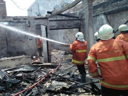 Rumah Kos di Tandes Terbakar, 2 Kamar Ludes