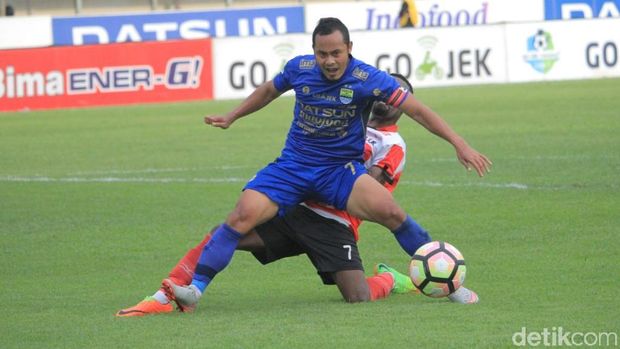 Atep saat menghadapi Madura United
