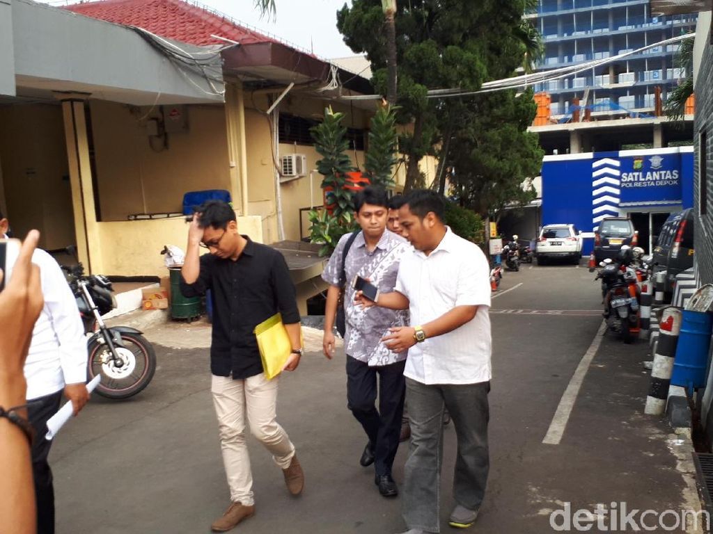 Diperiksa Soal Video Mesum, Farhan: Dari Muka hingga Kaki Bukan Saya Diperiksa Soal Video Mesum, Farhan: Dari Muka hingga Kaki Bukan Saya