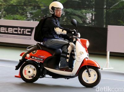Motor Listrik Yamaha Resmi Mengaspal