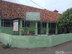Pasutri Cirebon Sisihkan Gaji untuk Kelola Mandiri Madrasah Pasutri Cirebon Sisihkan Gaji untuk Kelola Mandiri Madrasah