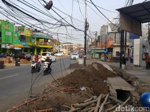 Ini Kata Telkom Soal Kabel Semrawut di Jalan Soehat Kota Malang Ini Kata Telkom Soal Kabel Semrawut di Jalan Soehat Kota Malang