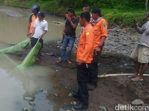 2 Orang Tewas dalam Kecelakaan Arung Jeram di Sungai Serayu 2 Orang Tewas dalam Kecelakaan Arung Jeram di Sungai Serayu