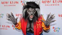 Foto: Kostum Halloween Tergila Heidi Klum, Manusia Serigala Hingga Dewi Hindu