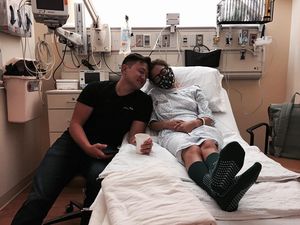 Tahu Hidup Tak Akan Lama, Wanita Ini Wujudkan Mimpi Nikahi Sang Kekasih