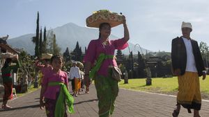 Merayakan Galungan di Tengah Siaga Gunung Agung