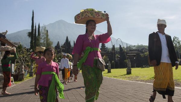 Merayakan Galungan di Tengah Siaga Gunung Agung