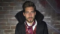 Masih dari PSG, si kiper Kevin Trapp memilih kostum seperti drakula yang dilengkapi dengan lensa kontak yang mengerikan. Foto: instagram @kevintrapp