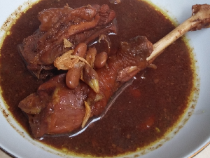 Resep Ayam : Rawon Ayam Kampung Kacang Merah