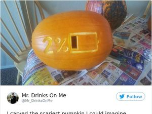 Ada-ada Saja! Deretan Ukiran Labu Ini Berisi Pesan Seram yang Kocak