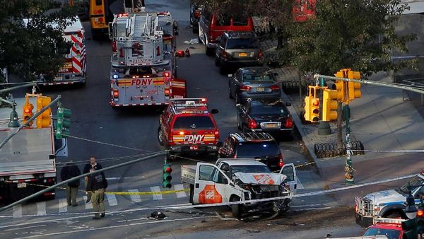 Foto: Suasana Menegangkan di Lokasi Teror New York