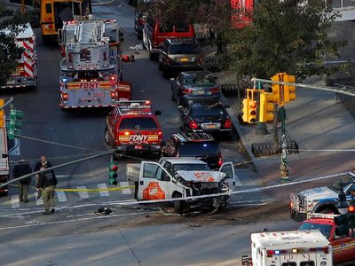 Foto: Suasana Menegangkan di Lokasi Teror New York