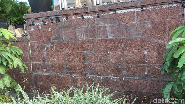 Foto: Hotel Hitam Itu Tak Lagi Berplang Alexis