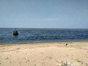 Air Laut Hitam, Bau dan Bikin Gatal di Pantai Rembang, Apa Sebabnya?
