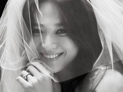 Makeup Tak Bikin Pangling, Song Hye Kyo Tetap Cantik di Hari Pernikahan